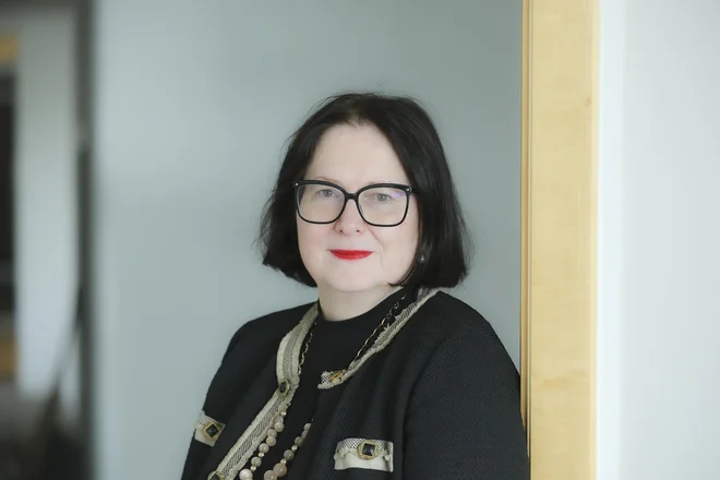 Alenka Mejač Krassnig: S pomočjo umetne inteligence so nastali nakupovalni agenti UI, ki omogočajo popolno personalizacijo potrošniške izkušnje in bodo lahko potrošnikom prihranili veliko časa in denarja pri nakupovanju. FOTO: Jože Suhadolnik/Delo