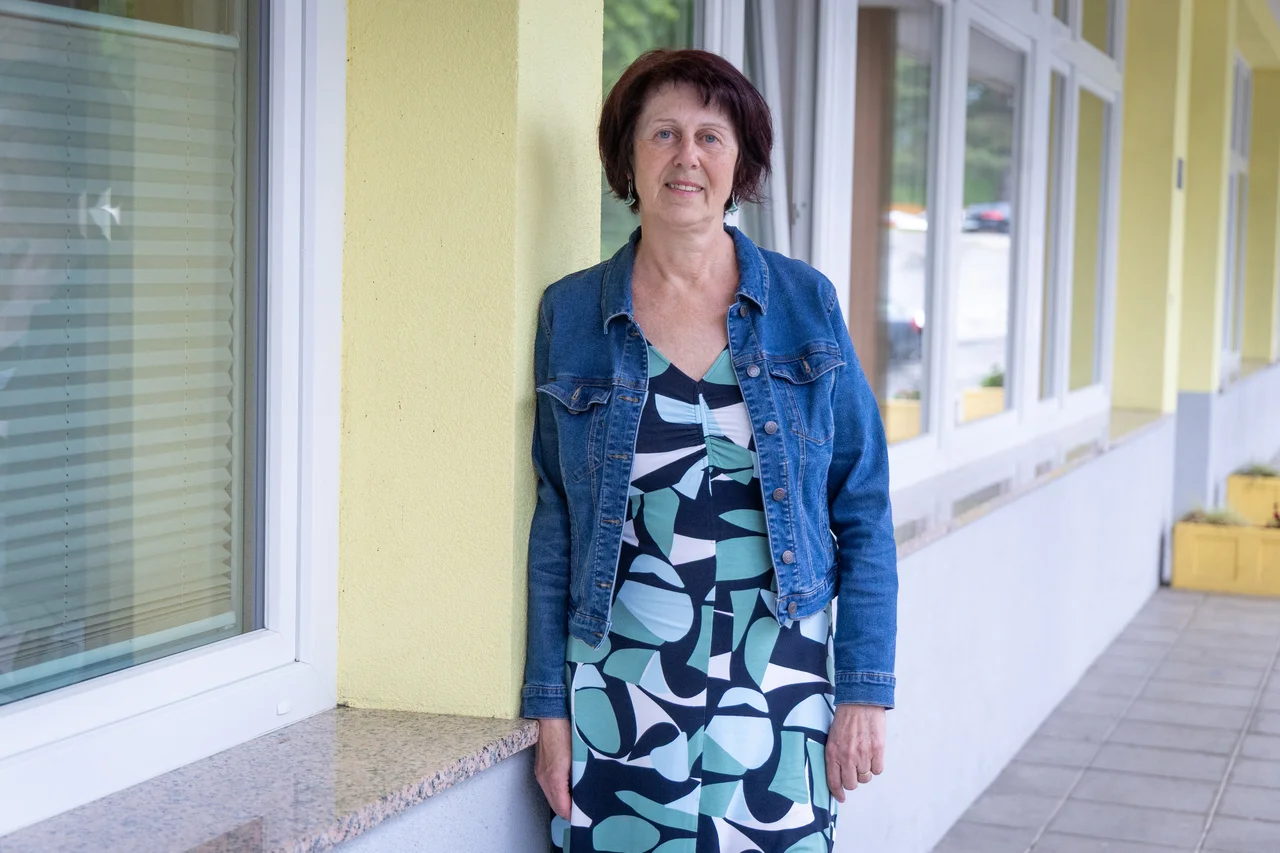 Judita Slabe, psihologinja šolske svetovalne službe na Osnovni šoli Ivana Groharja v Škofji Loki: »Hodite po svetu z odprtimi očmi in ušesi in kjer vidite nekaj zanimivega, vprašajte po poklicu in kakšna je pot do njega.« FOTO: Voranc Vogel