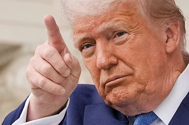 Pogovori s študenti v tujini pred pridobitvijo ameriške vize so za zdaj ustavljeni, ker vlada pripravlja nove postopke, med njimi obvezno preverjanje objav na družbenih omrežjih tistih, ki želijo vizo. FOTO: Ken Cedeno/Reuters
