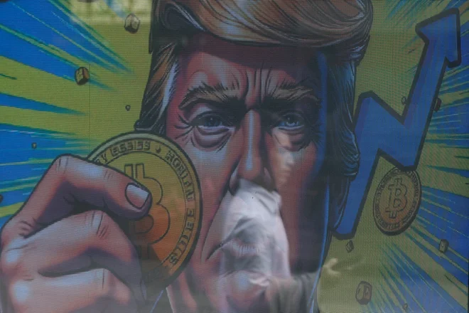 Trump in njegova družina so vse bolj vpeti v številna kriptopodjetja. FOTO: Tyrone Siu/Reuters