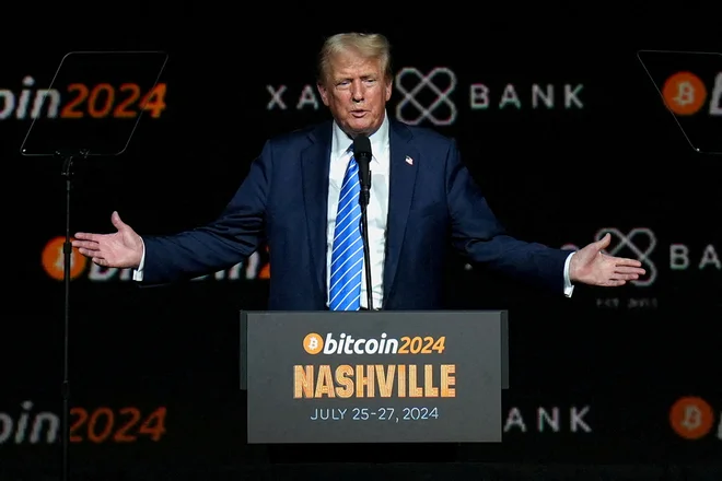 Med kampanjo lansko leto je Trump prejel zagotovila o znatni finančni podpori iz kriptoindustrije. FOTO: Kevin Wurm/Reuters