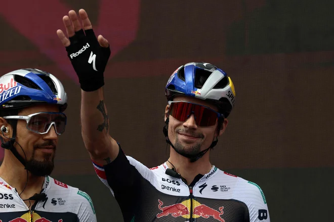 Primož Roglič se bo po odstopu na Giru osredotočil na priprave za Tour de France. FOTO: Luca Bettini/AFP