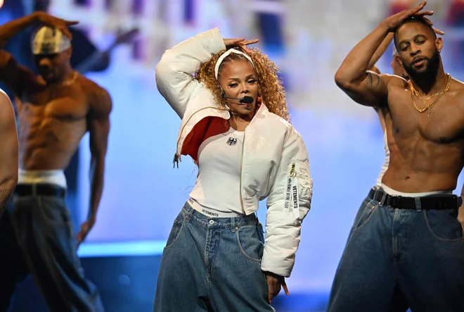 Na podelitvi Ameriških glasbenih nagrad je v mestu, kjer ima trenutno rezidenco, Janet Jackson tudi izvedla tri pesmi. FOTO: Robyn Beck/AFP