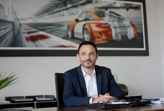 Doma imamo v pogonu VW caddyja, ki je star toliko kot moj najmlajši otrok, osemnajst let. Še vedno deluje kot švicarska ura, je poudaril Danilo Ferjančič.FOTO: Blaž Samec/Delo
