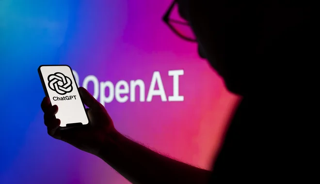 Microsoft se je zdaj pridružil odprtokodnemu protokolu Model Context Protocol, ki ga je novembra predstavil laboratorij za umetno inteligenco Anthropic, in se tako pridružil podjetjem Amazon, Google in OpenAI. FOTO: Jaap Arriens/Nurphoto/AFP