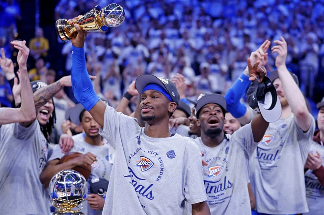 Storms silence wolves and wait for their rival in the finals