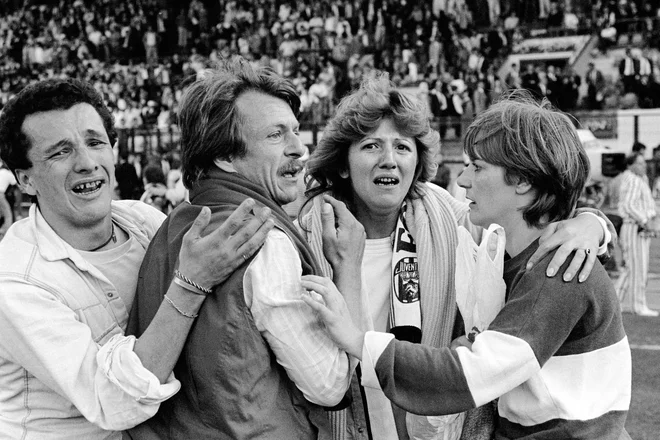 Po tragediji je Uefa angleškim klubom za pet let prepovedala nastopanje v evropskih tekmovanjih, Liverpool je kazen odslužil še leto dlje. Aretiranih je bilo 34 oseb. FOTO: Dominique Faget/AFP