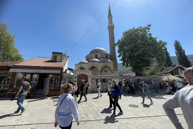 namesto turističnih prihodov in prenočitev v teh dneh v Sarajevu preštevajo na novo okužene in obolele za leptospirozo. FOTO: Leon Vidic/Delo