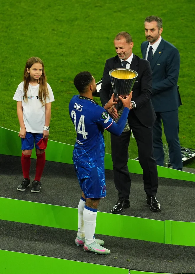 Alexander Cheferin handed over the cup to Reec James. Photo: Alexandra Szmigiel/Reuters