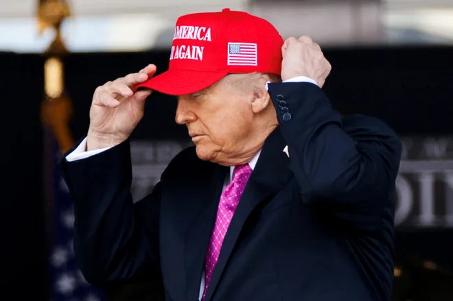 Medtem ko so se mediji ukvarjali z odločitvijo sodišča, je v ozadju ostalo manj opaženih kar nekaj drugih ukazov ameriškega predsednika Donalda Trumpa. FOTO: Eduardo Munoz/Reuters