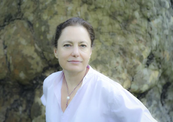 Colombe Schneck: Mama se me nikoli ni dotaknila. Nikoli me ni pobožala. Imela me je rada, kolikor me je lahko. FOTO: Jože Suhadolnik/Delo