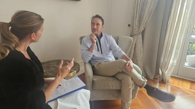 Charles Oppenheimer ni le nosilec slavnega imena, temveč mislec nove dobe, ki verjame, da lahko z znanjem in integriteto svet oblikujemo drugače. Foto: Oppenheimer Team