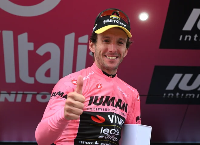 Tudi Simon Yates ni bil več prepričan, da je še lahko konkurenčen za vrh tritedenske dirke. FOTO: Jennifer Lorenzini/Reuters