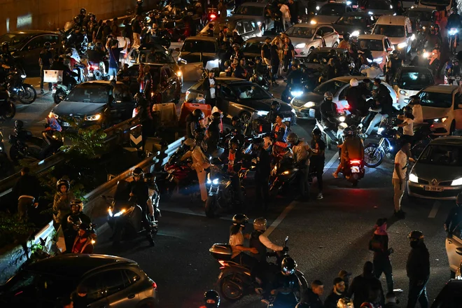 Navijaško slavje v Parizu. FOTO: AFP