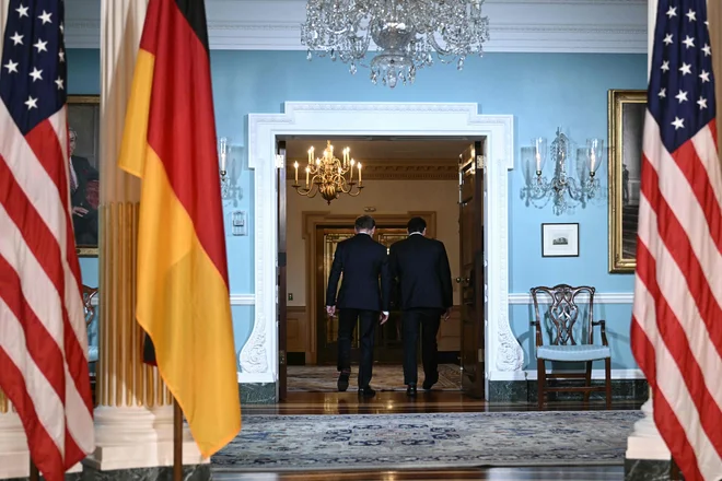 Ameriški zunanji minister Marco Rubio in nemški zunanji minister Johann Wadephul po kratkem srečanju minuli teden nista našla časa za skupno tiskovno konferenco FOTO: Brendan Smialowski/AFP