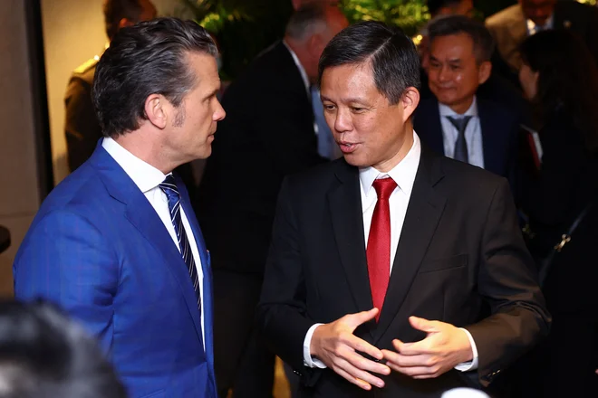 Ameriški obrambni minister Pete Hegseth je vztrajal pri tem, da morajo azijski zavezniki in partnerji vojaški proračun povečati. FOTO: Edgar Su/Reuters