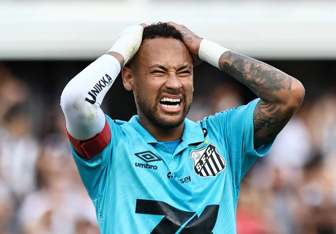 Neymar se je januarja vrnil v Santos, kjer je naredil prve profesionalne korake, potem ko je krajši čas igral za savdski Al-Hilal. FOTO: Thiago Bernardes/Reuters