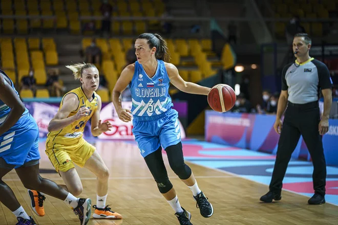 Teja Oblak je dobila nekaj zasluženega počitka. FOTO: Fiba