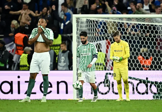 Kljub temu da je Betis v finalu konferenčne lige izgubil proti Chelseaju, je Isco postal najboljši nogometaš turnirja. FOTO: Dylan Martinez/Reuters