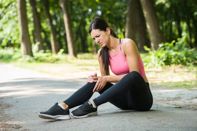 Medialni meniskus je na notranji strani kolena, lateralni meniskus pa na zunanji. FOTO: Medicofit