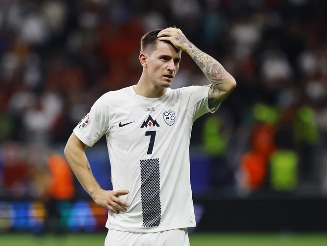 Benjamin Verbič je po enem letu znova oblekel reprezentančni dres. »Omarica v slačilnici ni bila tam, kjer sem vajen, ekonom jih je že slišal,« je v smehu ob vrnitvi povedal 31-letnik. FOTO: Wolfgang Rattay/Reuters