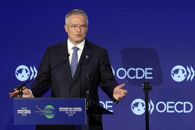 Generalni sekretar OECD Mathias Cormann je odprl današnje zasedanje organizacije s sedežem v Parizu. FOTO: Geoffroy Van Der Hasselt/AFP