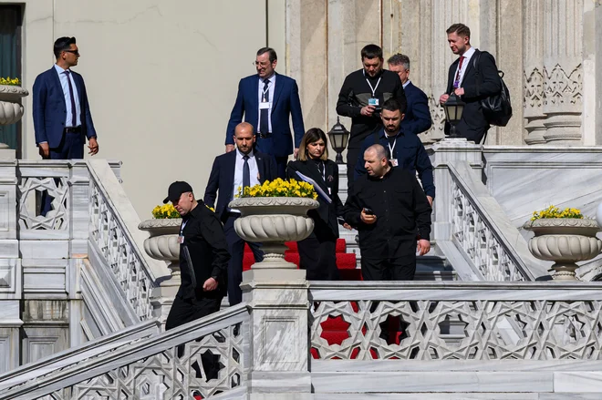 Ukrajinska delegacija je po le dobri uri zapustila pogajanja v Istanbulu. FOTO: Yasin Akgul/AFP