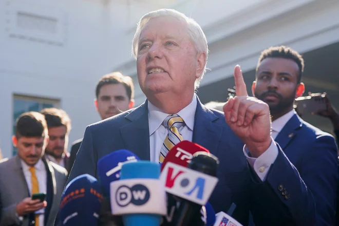 Republikanski senator Lindsey Graham se je v Bruslju sestal tudi s predsednico evropske komisije Ursulo von der Leyen. FOTO: Nathan Howard/Reuters
