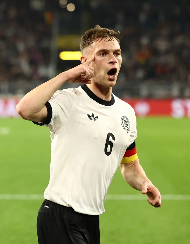Joshua Kimmich od lani ponosno nosi kapetanski trak nemške nogometne reprezentance. FOTO: Leon Kuegeler/Reuters