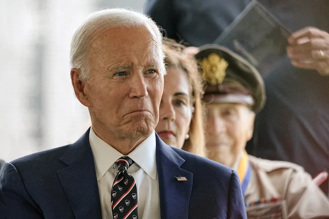 Nekateri še verjamejo, da je bil Joe Biden povsem opravilno sposoben, med njimi tudi nekdanji predsednik Bill Clinton.

Foto Ken Cedeno/Reuters