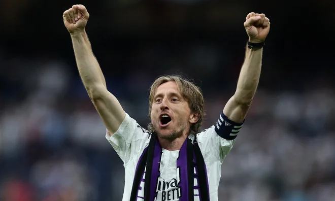 Luka Modrić po dolgih letih nastopanja za madridski Real kariere, kot kaže, ne bo nadaljeval pri zagrebškem Dinamu. FOTO: Isabel Infantes/Reuters