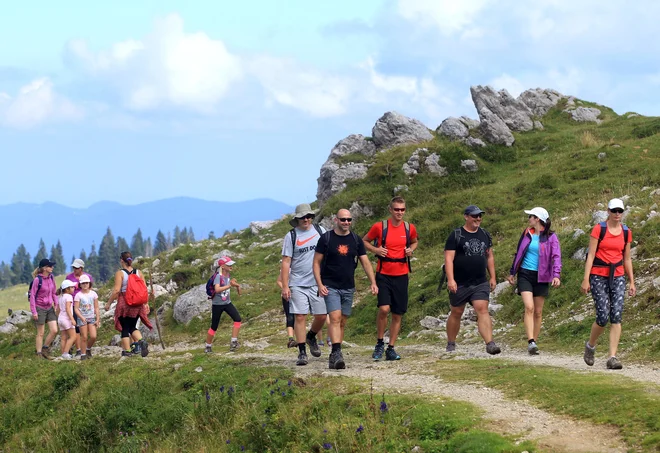 Lani je več kot 950 markacistov Planinske zveze Slovenije (PZS) urejanju poti namenilo več kot 35 tisoč prostovoljnih ur. FOTO: Blaž Samec
