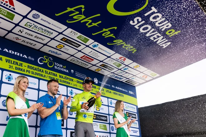 Dylan Groenewegen je takole proslavil zmago na uvodni etapi dirke po Sloveniji. FOTO: Vid Ponikvar/Sportida