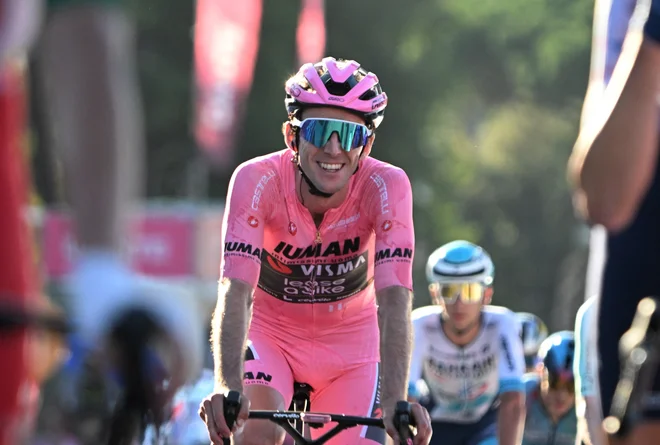 Simon Yates uživa v uspehu kariere. FOTO: Jennifer Lorenzini/Reuters