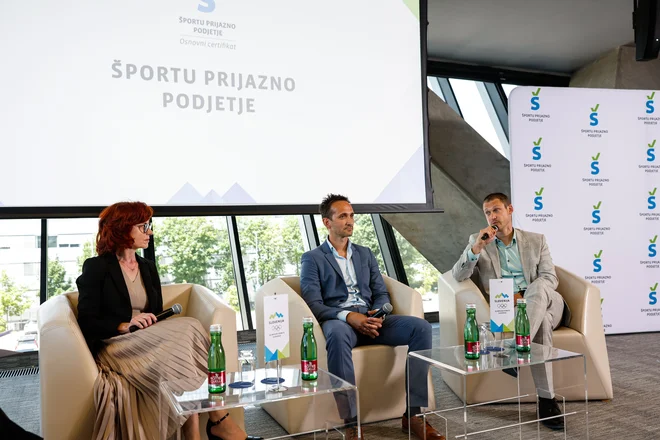 Na pogovoru ob podelitvi certifikatov so sodelovali Aleksandra Kregar, svetovalka in direktorica podjetja Habitus, nekdanji telovadec Sašo Bertoncelj, ki skrbi za sponzorstva v ljubljanskem BTC, in Jure Bračko, direktor marketinga in komuniciranja v OTP banki. FOTO: OKS