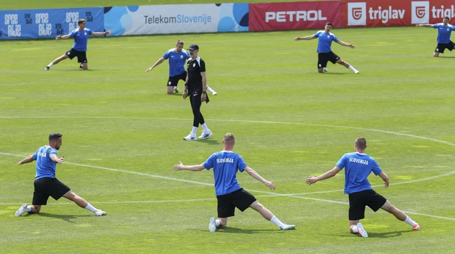 Matjaž Kek bo preizkusil nekaj novih rešitev, ki mu utegnejo priti prav jeseni. FOTO: Jože Suhadolnik