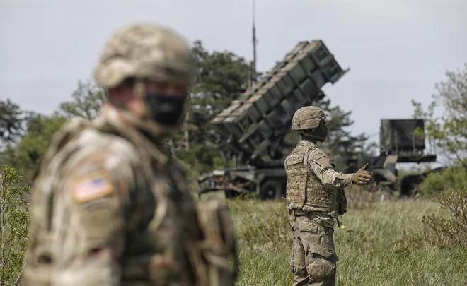 Oboroževalna tekma se bo po zgodovinski odločitvi o povečanju obrambnih izdatkov v državah članicah Nato zveze šele dobro začela.  FOTO Blaž Samec
