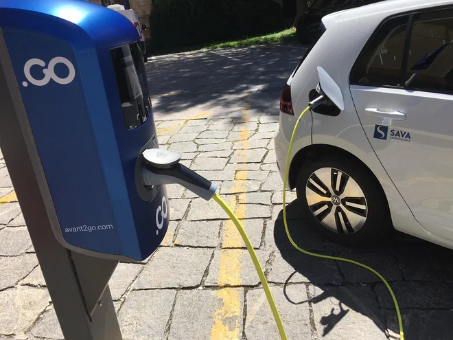 Za koncesionarja, ki bo v Ljubljani v prihodnjih dveh desetletjih pridobil koncesijo za izposojo in souporabo e-vozil, se bosta prijavila tako Avantcar kot Sharengo. FOTO: arhiv Dela
