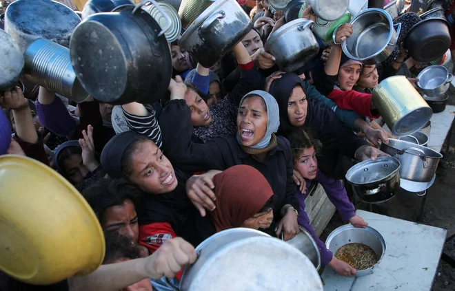 Hrana prav tako ne sme biti orožje. FOTO: Hatem Khaled/Reuters