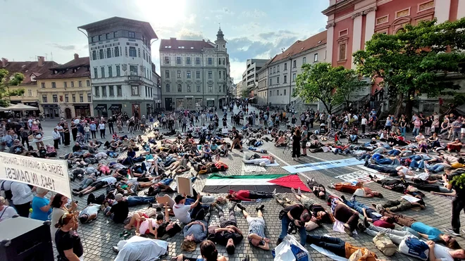 Civilizacijska sramota bi bili v teh geopolitično prelomnih časih odlični odnosi s trumpističnimi ZDA, ki pa bi bili mogoči v distopični prihodnosti, če bi v Sloveniji prevladala politična opcija zanikovalcev genocida. FOTO: Blaž Samec/Delo