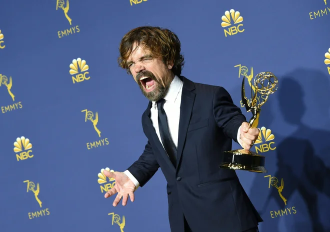 Peter Dinklage leta 2018, s še enim emmyjem za vlogo Tyriona Lannisterja FOTO: Valerie Macon/AFP