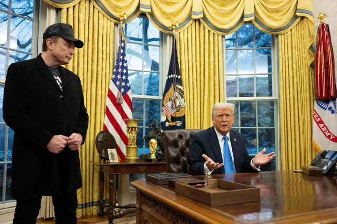Donald Trump je ocenil, da je Elon Musk nezadovoljen, ker ni zagotovil državnih subvencij za njegova električna vozila. Ljubezen med predsendikom in milijarderjem se ohlaja. FOTO: Jim Watson/AFP