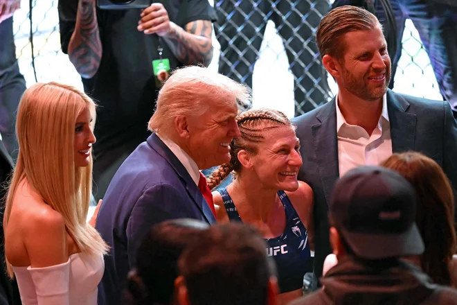 S Kaylo Harrison se je fotografiral tudi ameriški predsednik Donald Trump. FOTO: Andrew Caballero-reynolds/AFP