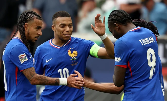 Kylian Mbappe (v sredini) je bil z golom in podajo osrednja figura tekme za tretje mesto med Francijo in Nemčijo. FOTO: Franck Fife/AFP