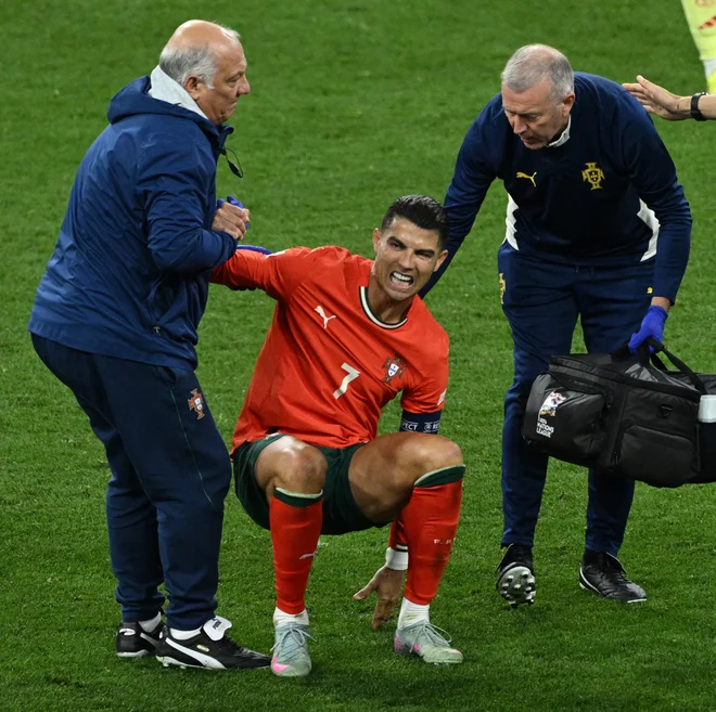 Poškodba Ronalda FOTO: Annegret Hilse/Reuters