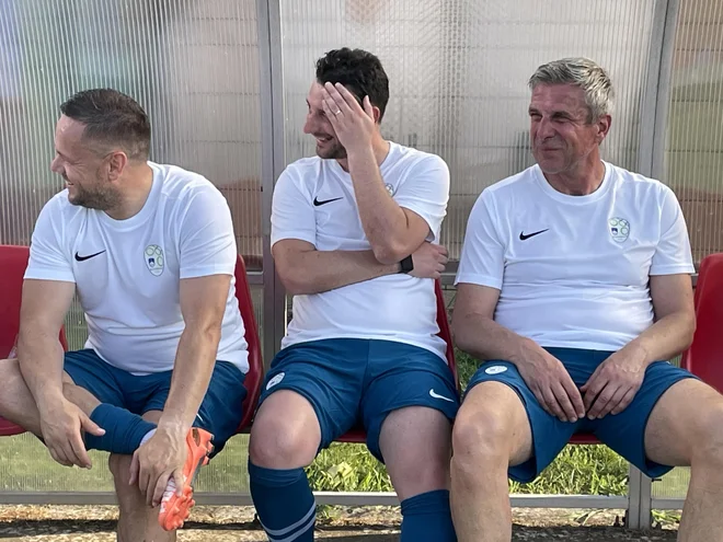 Piran football fans welcomed the former ASA, including Alexander Knavs (the first from the right), who this time made his debut for the veteran team of the Slovenian national team.