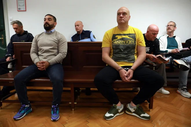 Igor Petrović in Nebojša Dražić gresta za zapahe. FOTO: Tomaž Skale/Dnevnik