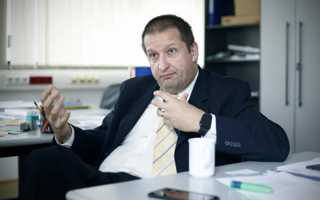 Uroš Svete: Gre za znano vrsto škodljive programske opreme – t. i. črva – ki sam po sebi ne uniči podatkov, je pa pogosto predhodnica obsežnejšega kibernetskega napada. FOTO: Blaž Samec/Delo