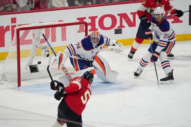 Brad Marchand in Sam Bennett sta na treh tekmah finala skupaj prispevala osem zadetkov. FOTO: Jim Rassol/Imagn Images Via Reuters Connect