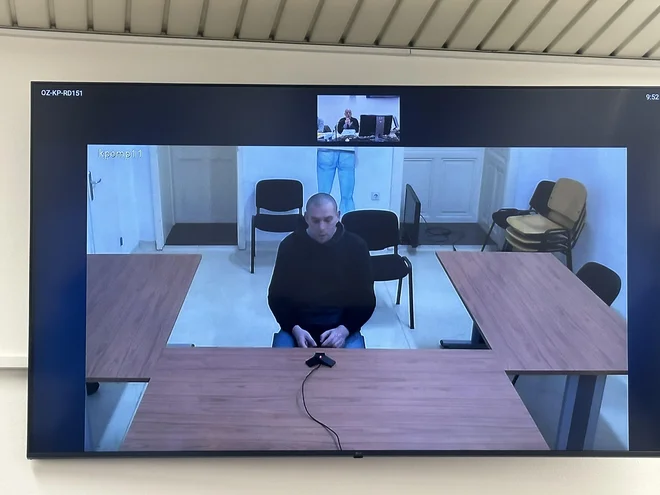 Oglasil se je po videopovezavi iz mariborskega zapora. FOTO: Moni Černe